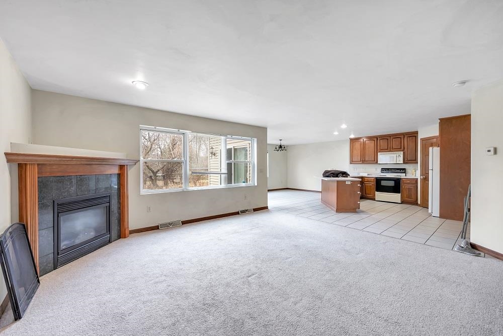 713 Edge Point Court, Unit 1 De Pere, WI 54115 - Photo 5 of 25