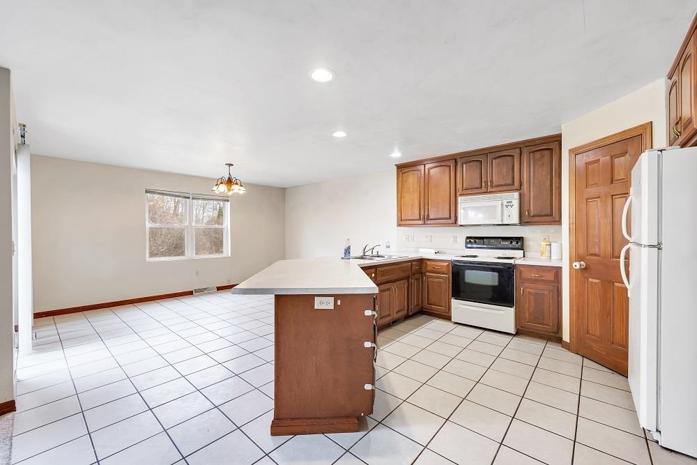 713 Edge Point Court, Unit 1 De Pere, WI 54115 - Photo 7 of 25