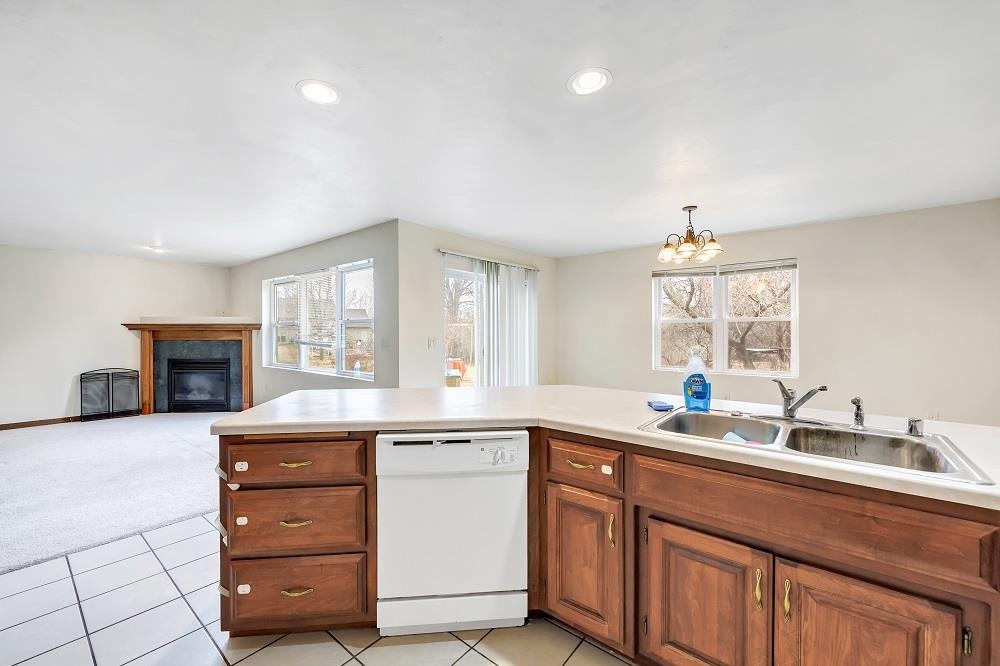 713 Edge Point Court, Unit 1 De Pere, WI 54115 - Photo 8 of 25