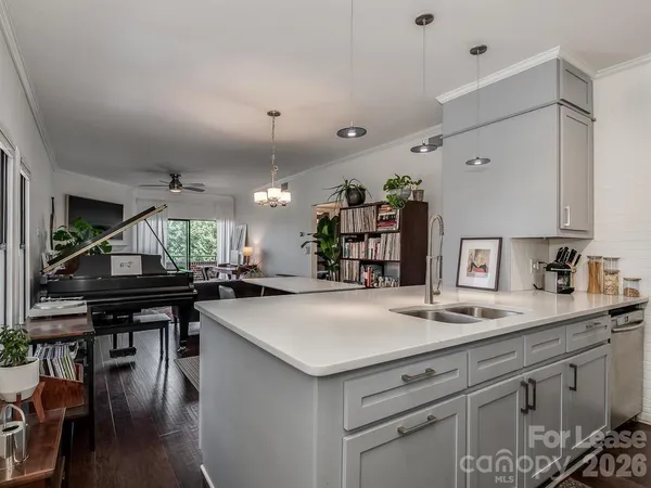 $2,150 | 224 North Poplar Street, Unit 13, Charlotte, NC 28202