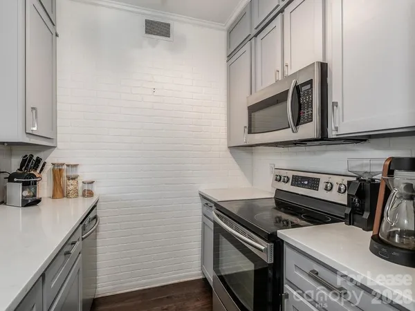$2,150 | 224 North Poplar Street, Unit 13, Charlotte, NC 28202