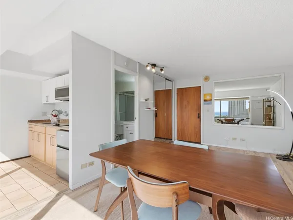 $2,100 | 1750 Kalakaua Avenue, Unit 1903, Honolulu, HI 96826