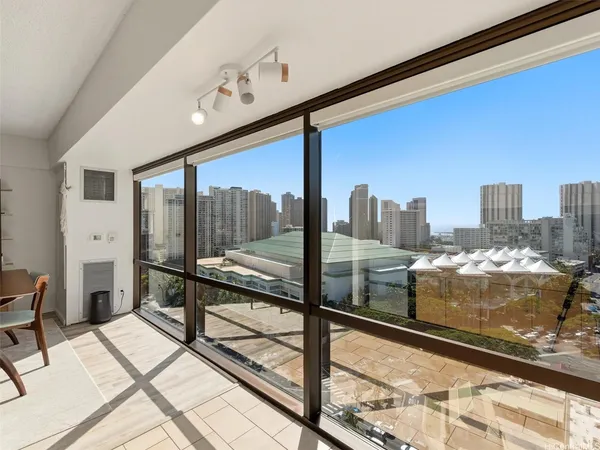 $2,100 | 1750 Kalakaua Avenue, Unit 1903, Honolulu, HI 96826