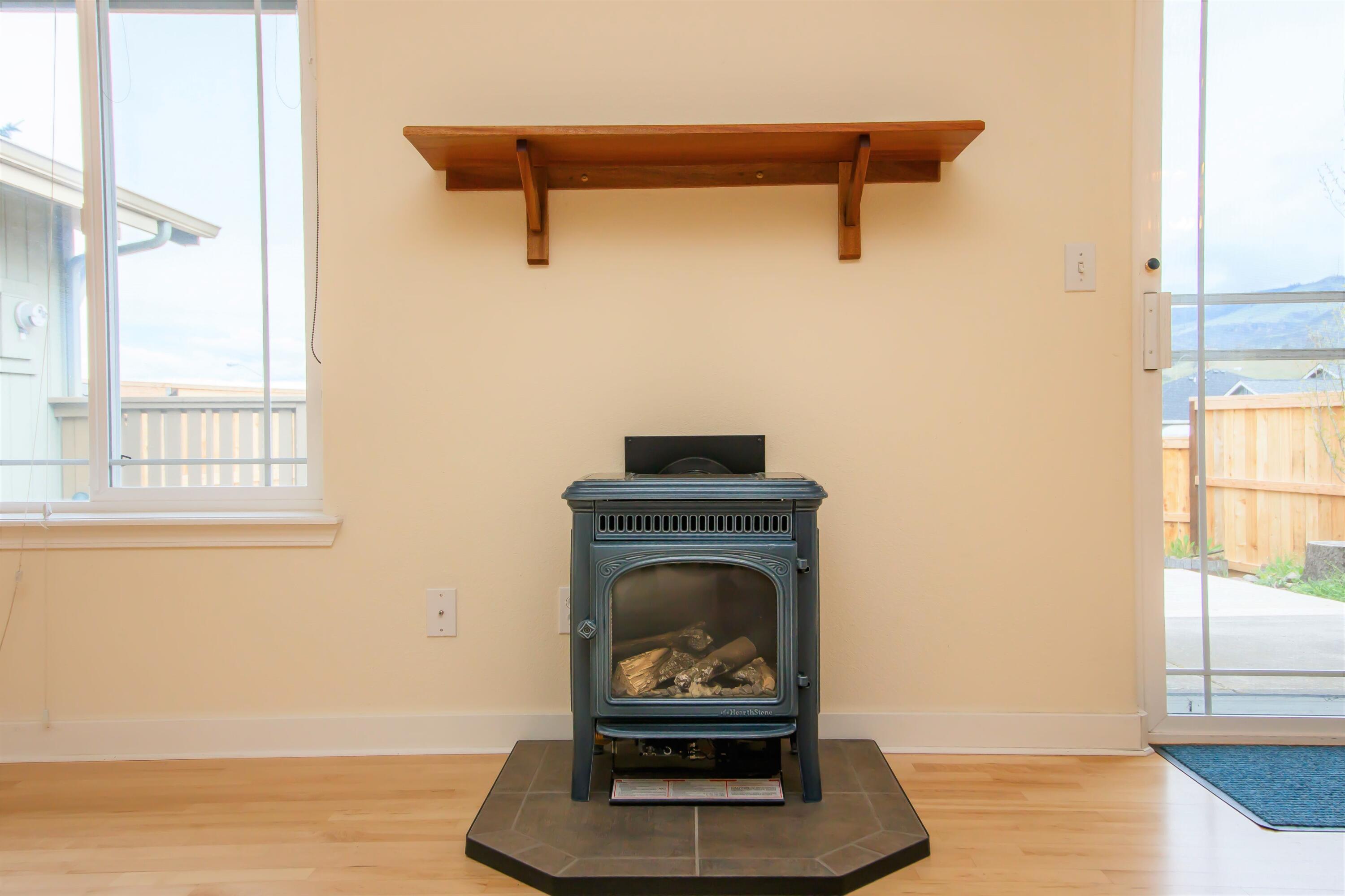135 Suncrest Road Talent, OR 97540 - Photo 8 of 31 Stove