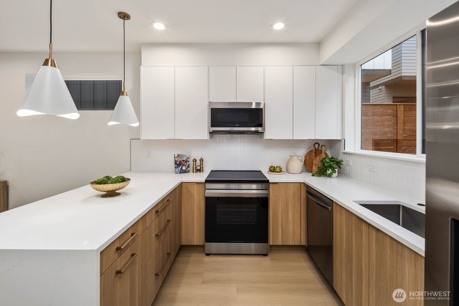 939 North 87th Street, Unit A Seattle, WA 98103 - Photo 3 of 35 Gallery Image 3
