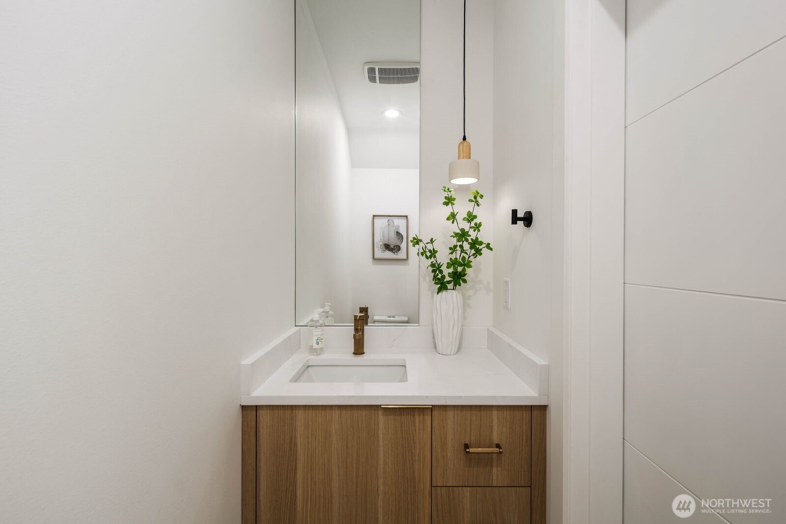 939 North 87th Street, Unit A Seattle, WA 98103 - Photo 9 of 35 Gallery Image 9
