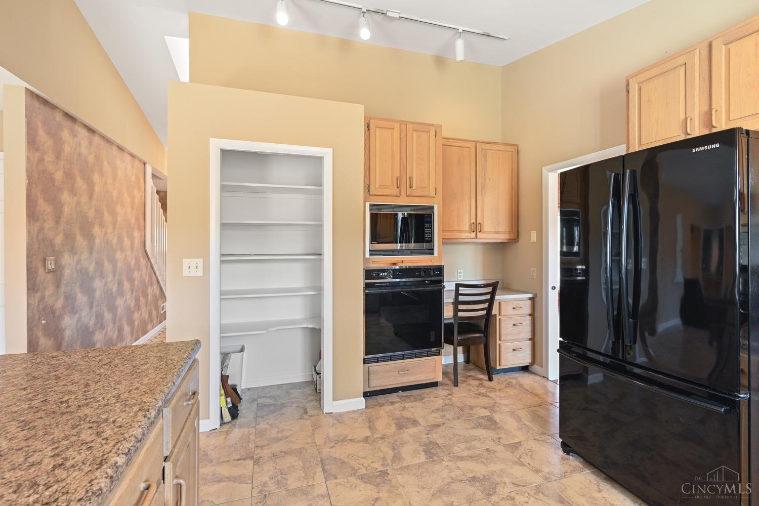 5229 Race Road Cincinnati, OH 45247 - Photo 17 of 46