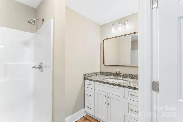 $275,000 | 715 7th Avenue Southeast, Hickory, NC 28602