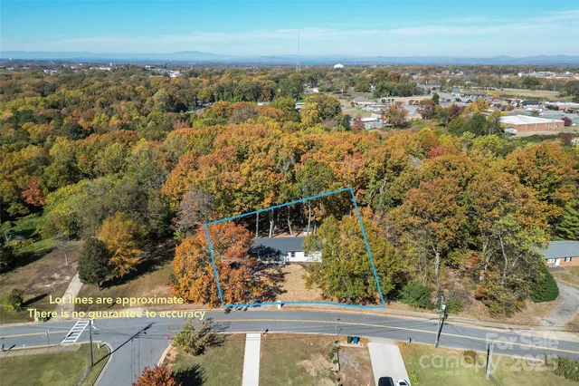 $275,000 | 715 7th Avenue Southeast, Hickory, NC 28602