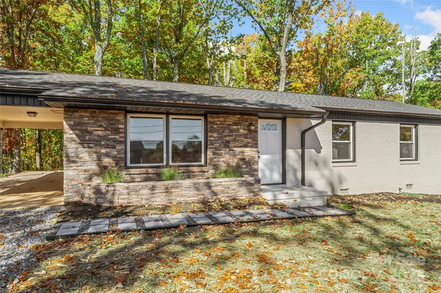 $275,000 | 715 7th Avenue Southeast, Hickory, NC 28602