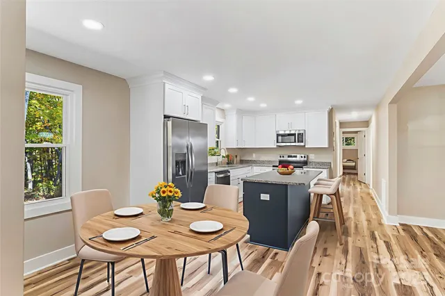 $275,000 | 715 7th Avenue Southeast, Hickory, NC 28602