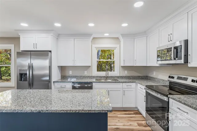 $275,000 | 715 7th Avenue Southeast, Hickory, NC 28602