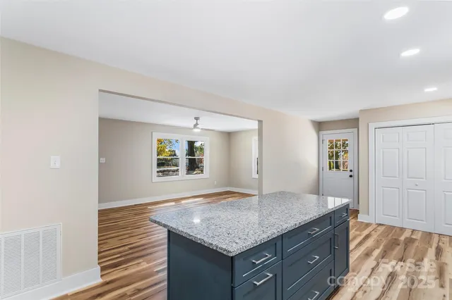 $275,000 | 715 7th Avenue Southeast, Hickory, NC 28602