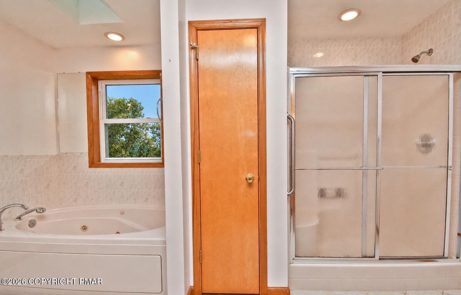 182 Frantz Road Bartonsville, PA 18321 - Photo 29 of 60 10 Primary Bath (1)