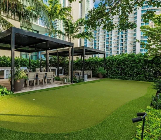 a view of a tennis court