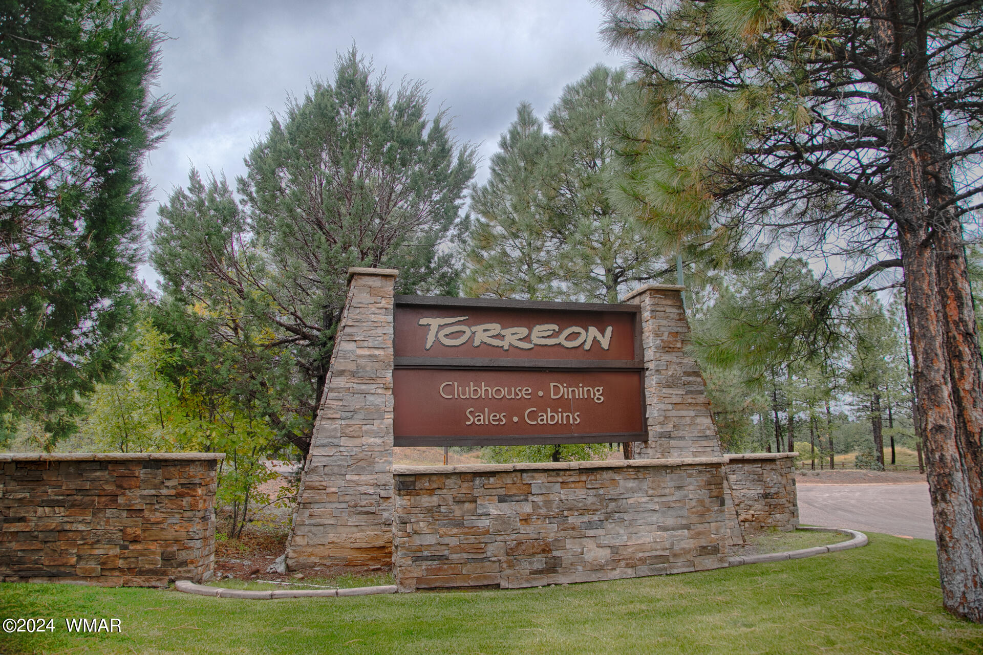 3950 West Hawthorn Road Show Low, AZ 85901 - Photo 2 of 4 Torreon Entrance