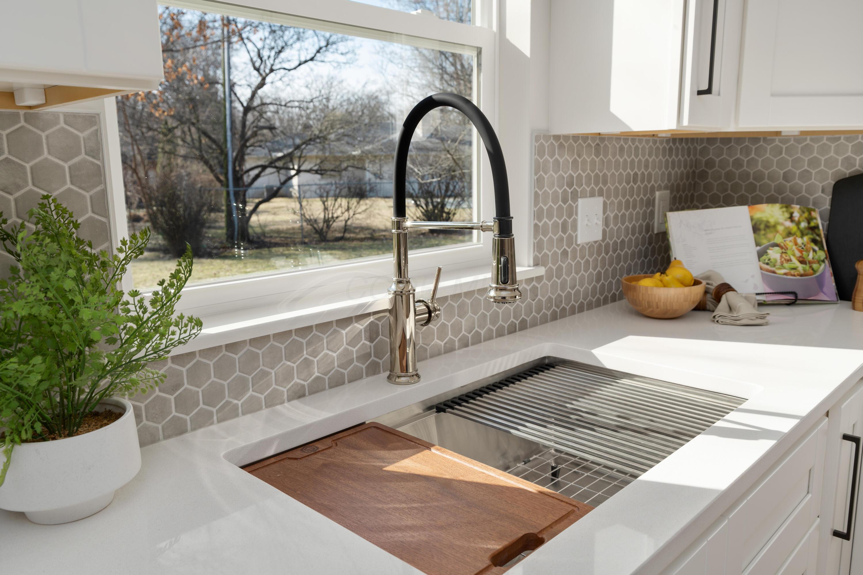 2101 Pinebrook Road Columbus, OH 43220 - Photo 18 of 53 Kitchen