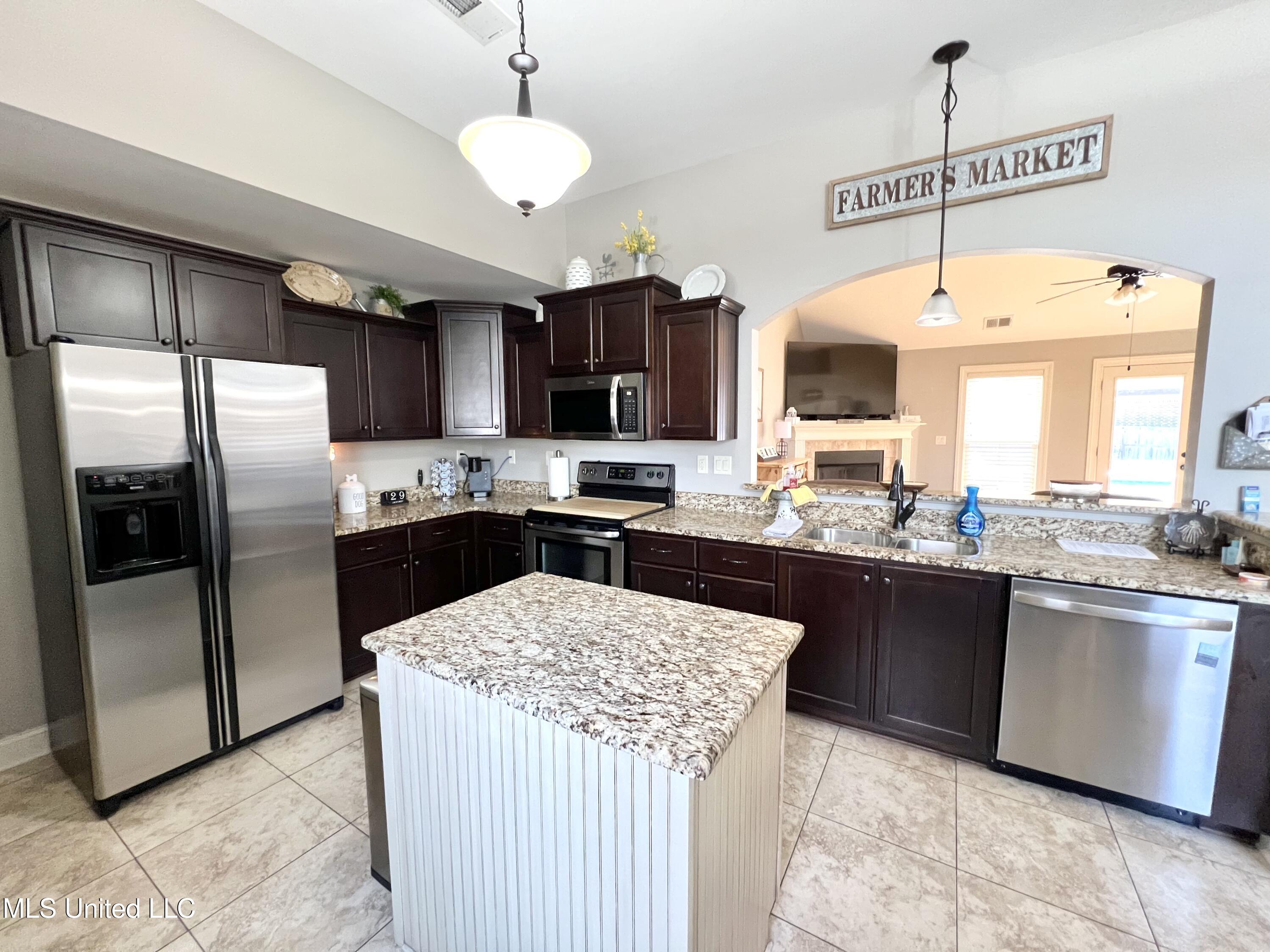 4703 Dublin Olive Branch, MS 38654 - Photo 9 of 28 IMG_5926