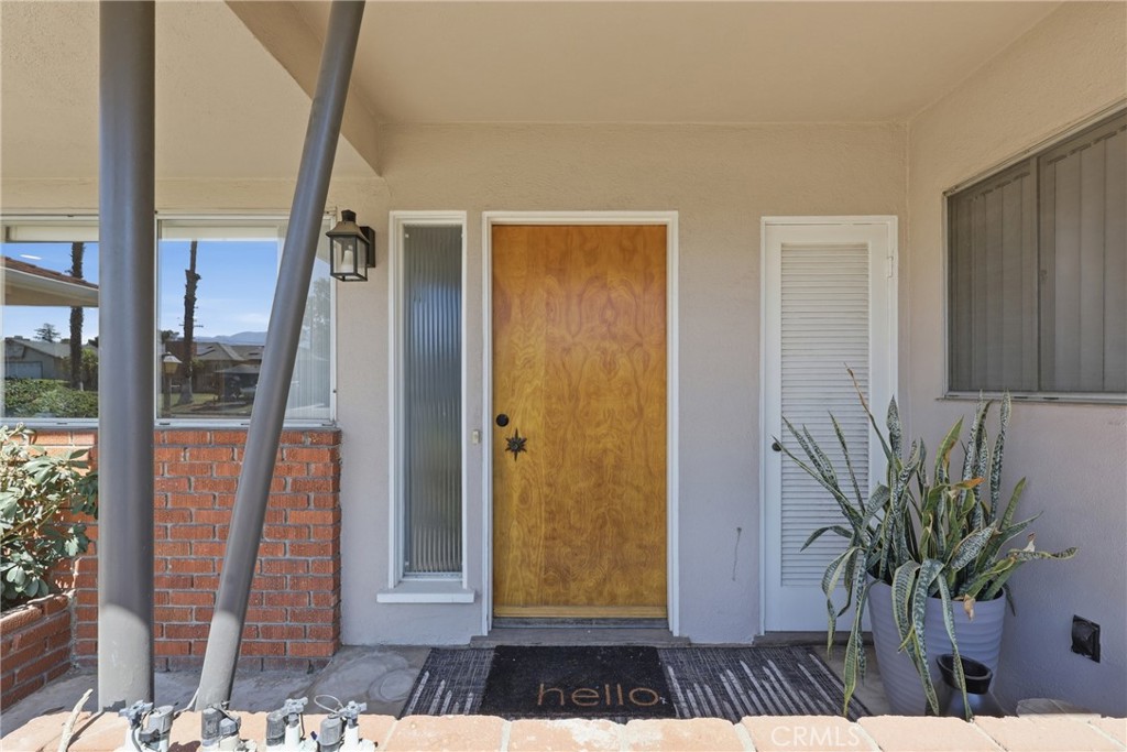 933 North Pine Avenue Rialto, CA 92376 - Photo 4 of 40