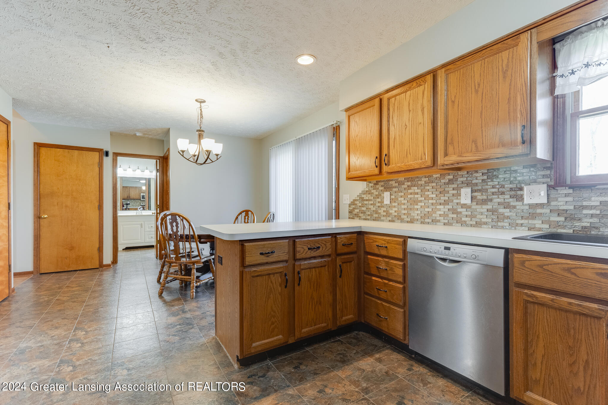 110 West Herbison Road Dewitt, MI 48820 - Photo 8 of 41 110_W_Herbison_MASON-49