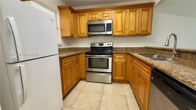 $1,650 | 1455 Lake Crystal Drive, Unit D, West Palm Beach, FL 33411