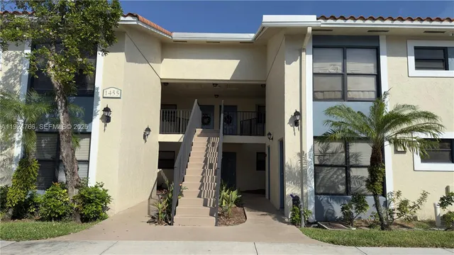 $1,650 | 1455 Lake Crystal Drive, Unit D, West Palm Beach, FL 33411