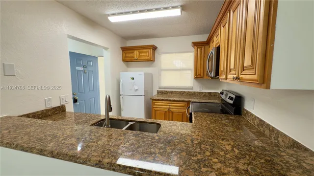 $1,650 | 1455 Lake Crystal Drive, Unit D, West Palm Beach, FL 33411