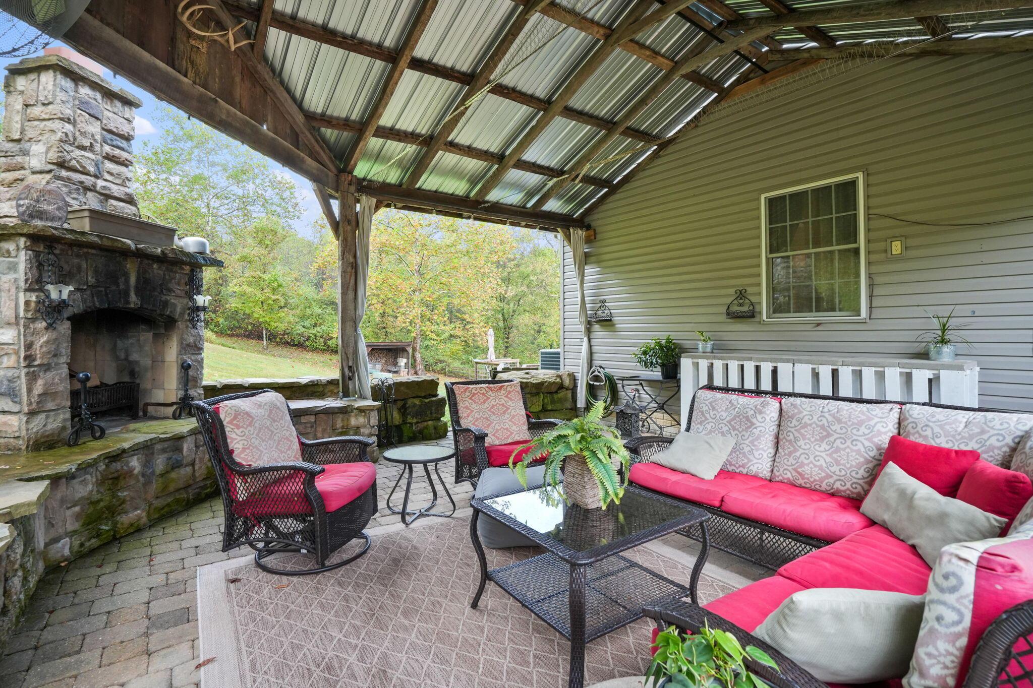 2336 McDonald Road Southwest Lancaster, OH 43130 - Photo 22 of 57 Entertainment patio, TV, FP
