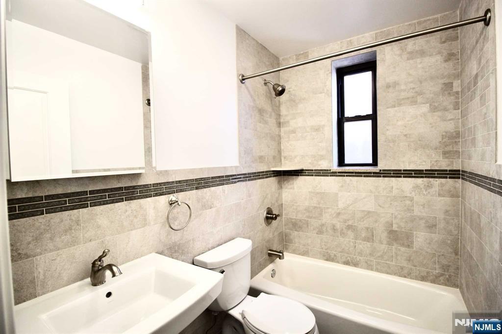 855 Broad Avenue, Unit 54 Ridgefield, NJ 07657 - Photo 2 of 22 Gallery Image 2