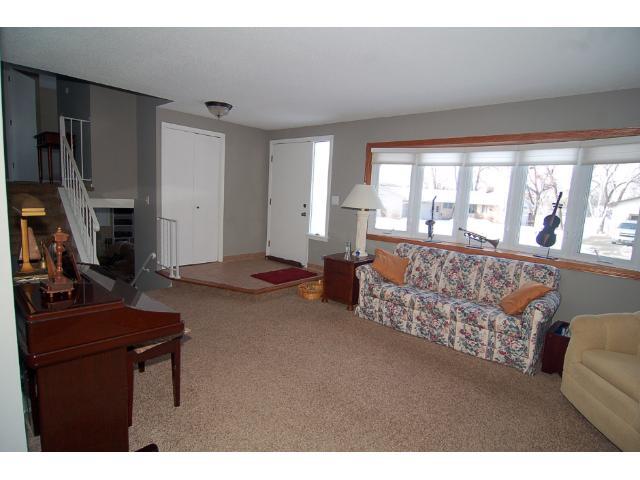 7136 Willow Road Maple Grove, MN 55369 - Photo 5 of 16 Gallery Image 5