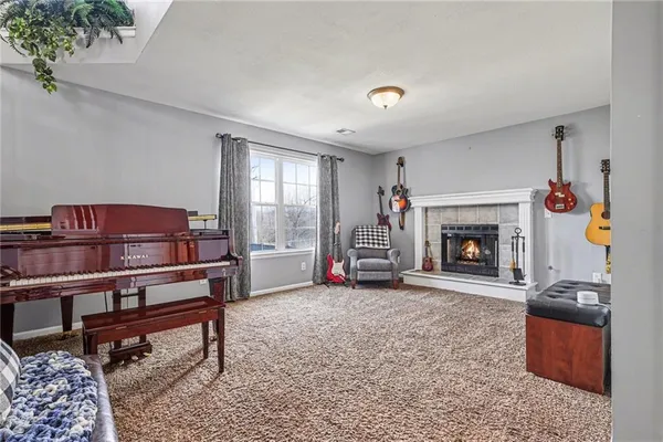 $350,000 | 709 Derby Street, Raymore, MO 64083