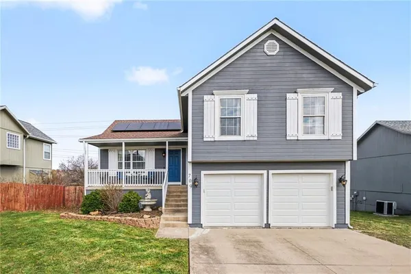 $350,000 | 709 Derby Street, Raymore, MO 64083