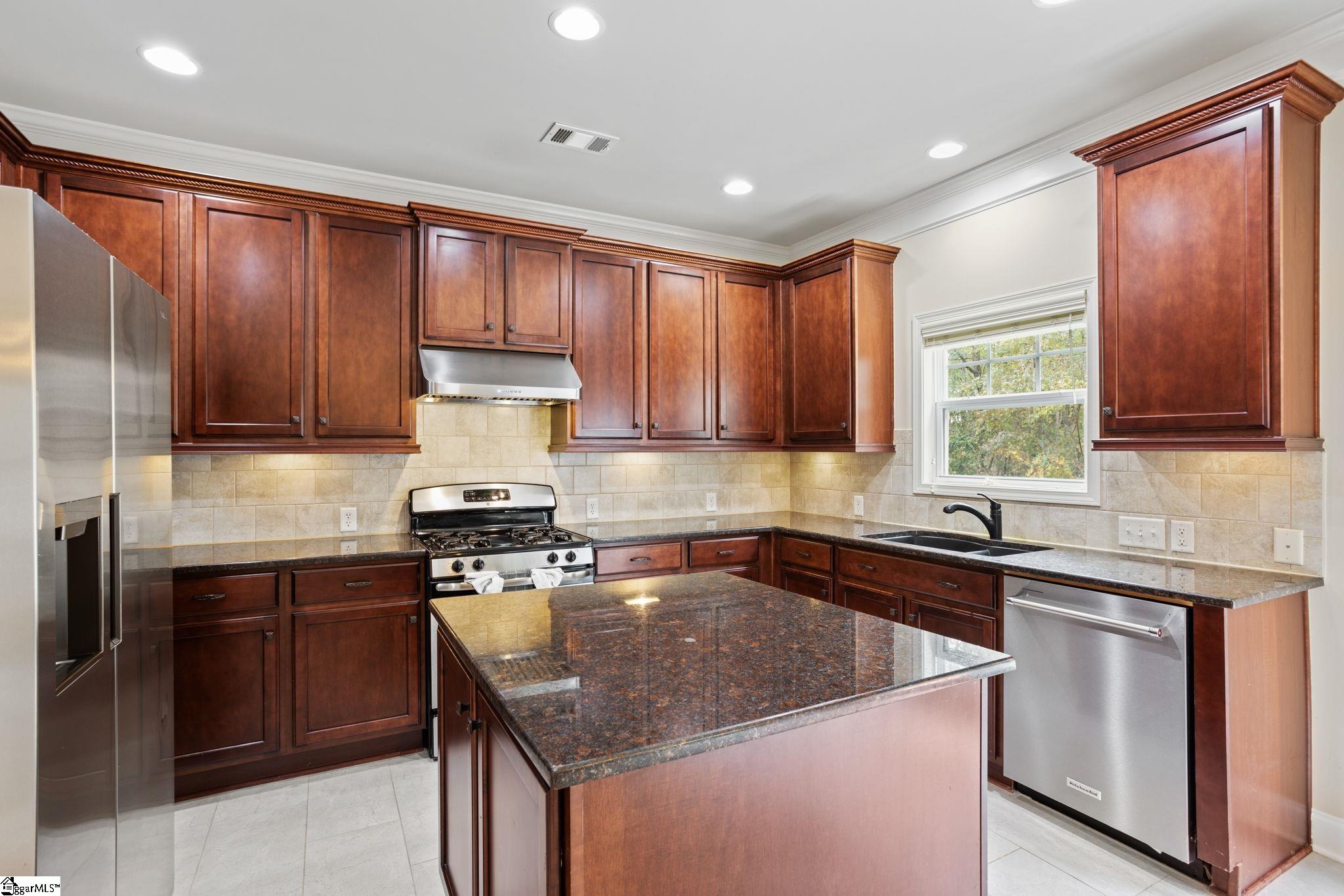245 Barbours Lane Greenville, SC 29607 - Photo 10 of 38