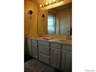 35565 Tall Pine Road Farmington, MI 48335 - Photo 17 of 19 Full Bath Upstairs