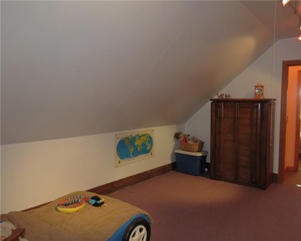 357 Kendall Corner Road Belfast, ME 04915 - Photo 23 of 35 Guest room
