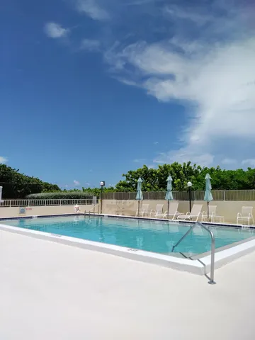 $320,000 | 2565 South Ocean Boulevard, Unit 108, Palm Beach, FL 33480