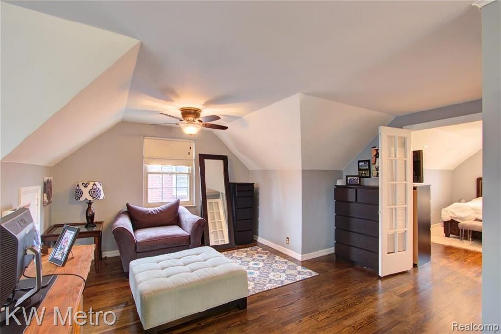 1800 Hampton Road Grosse Pointe Woods, MI 48236 - Photo 4 of 35
