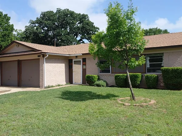 $2,100 | 701 Idlewilde Drive, Lewisville, TX 75067