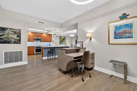 $1,050,000 | 1325 Snell Isle Boulevard Northeast, Unit 302, St. Petersburg, FL 33704