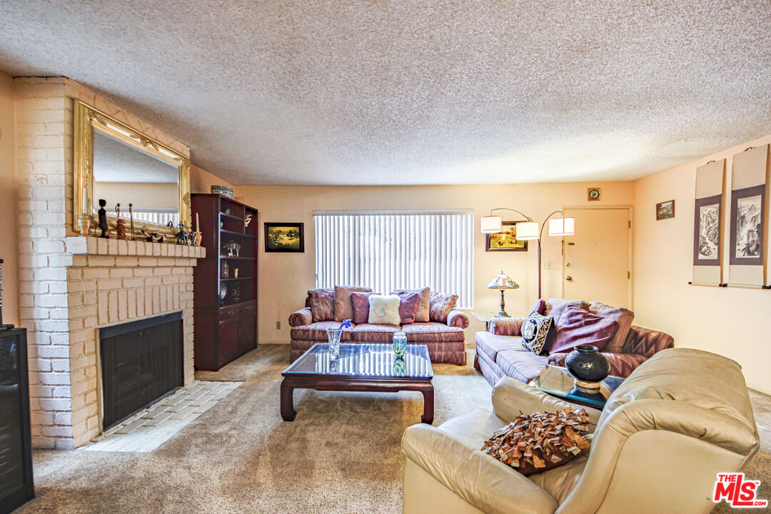 1211 North Orange Grove Ave Unit 6  