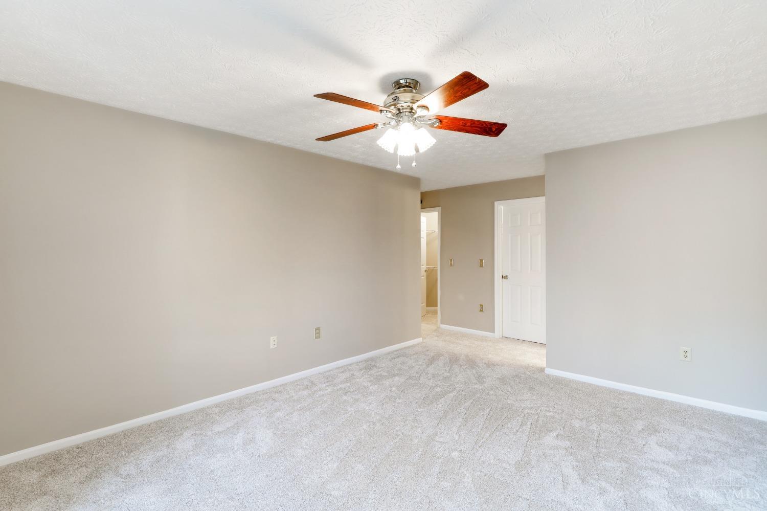 7343 Ridgepoint Drive, Unit 101 Cincinnati, OH 45230 - Photo 12 of 30 Primary Suite w/2 Walk-In Closets.