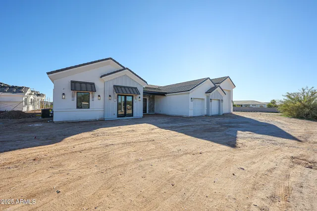 a house view with a outdoor space