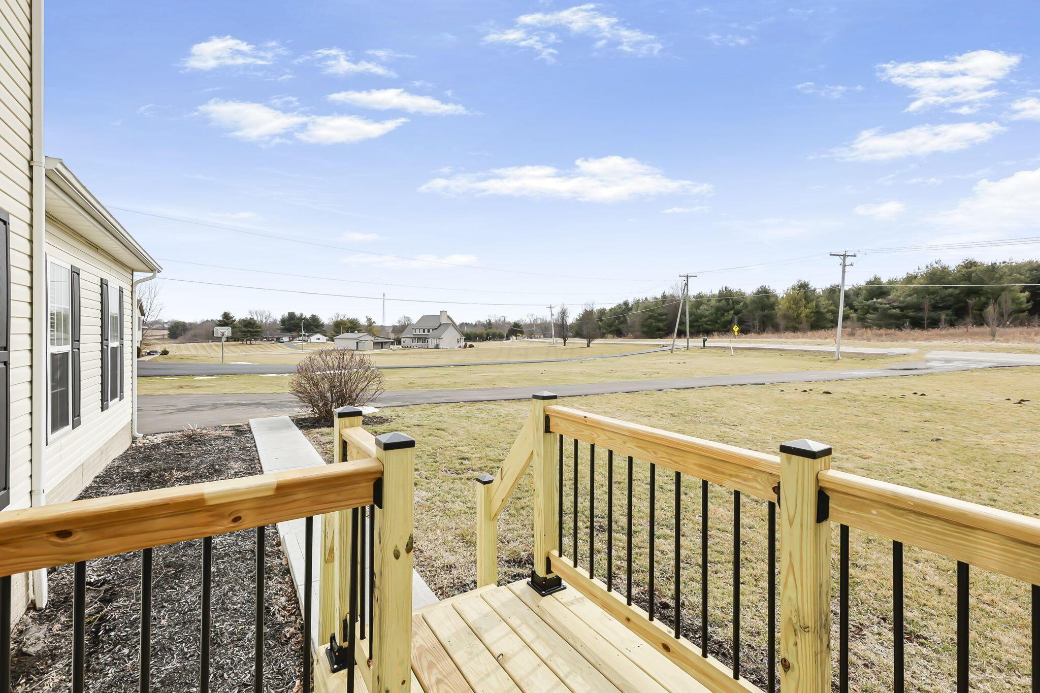 6904 Coonpath Road Northeast Lancaster, OH 43130 - Photo 8 of 68 Front Porch View