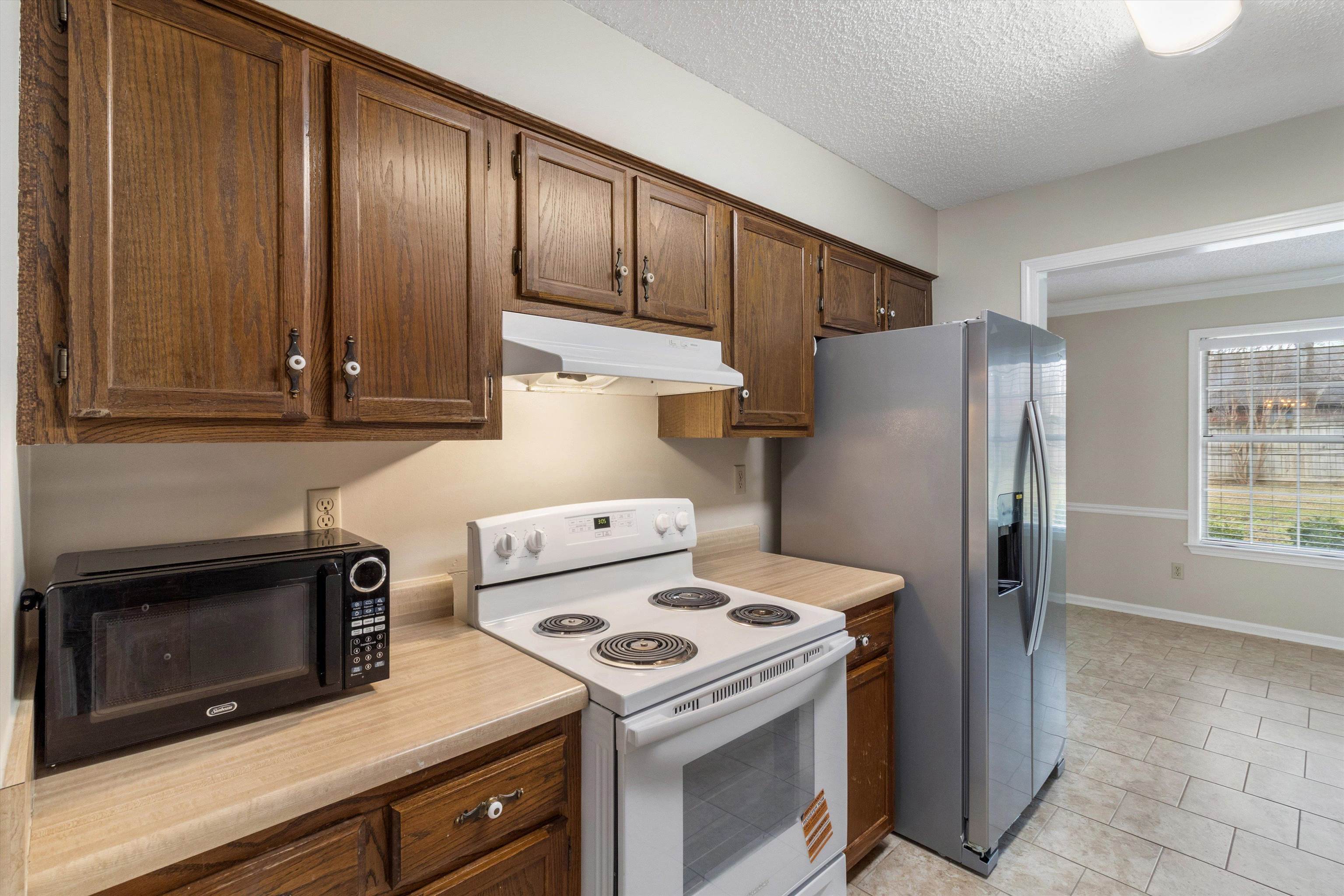 486 Harts Way Drive Collierville, TN 38017 - Photo 14 of 39 a kitchen with a stove microwave and refrigerator