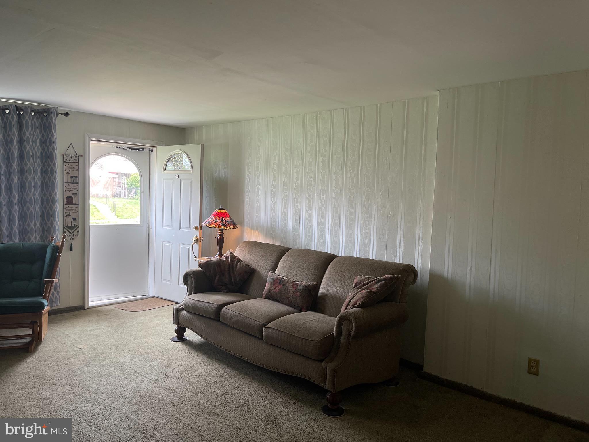 2015 Heather Road Folcroft, PA 19032 - Photo 3 of 17 Gallery Image 3