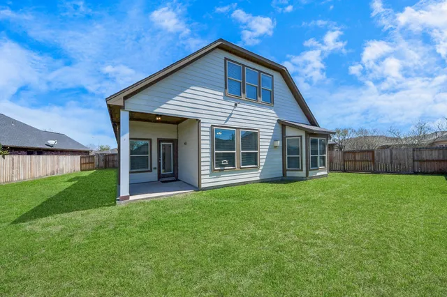 a view of a house with backyard and garden
