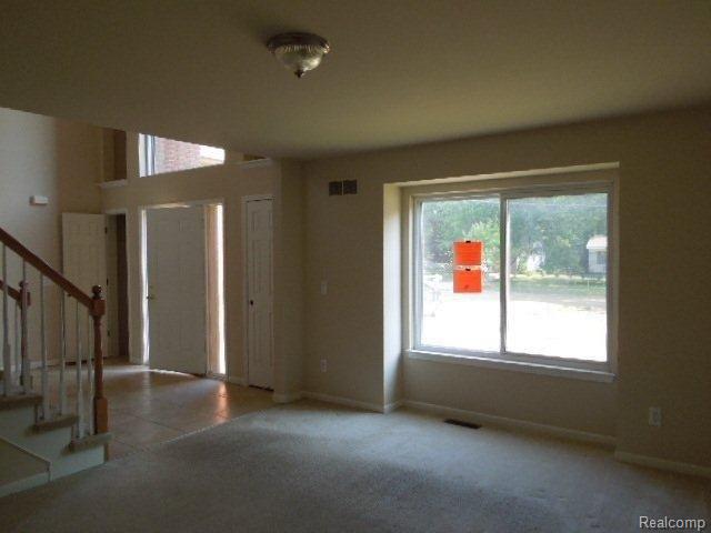 988 Michelson Road Rochester, MI 48307 - Photo 3 of 25 6 living.jpg