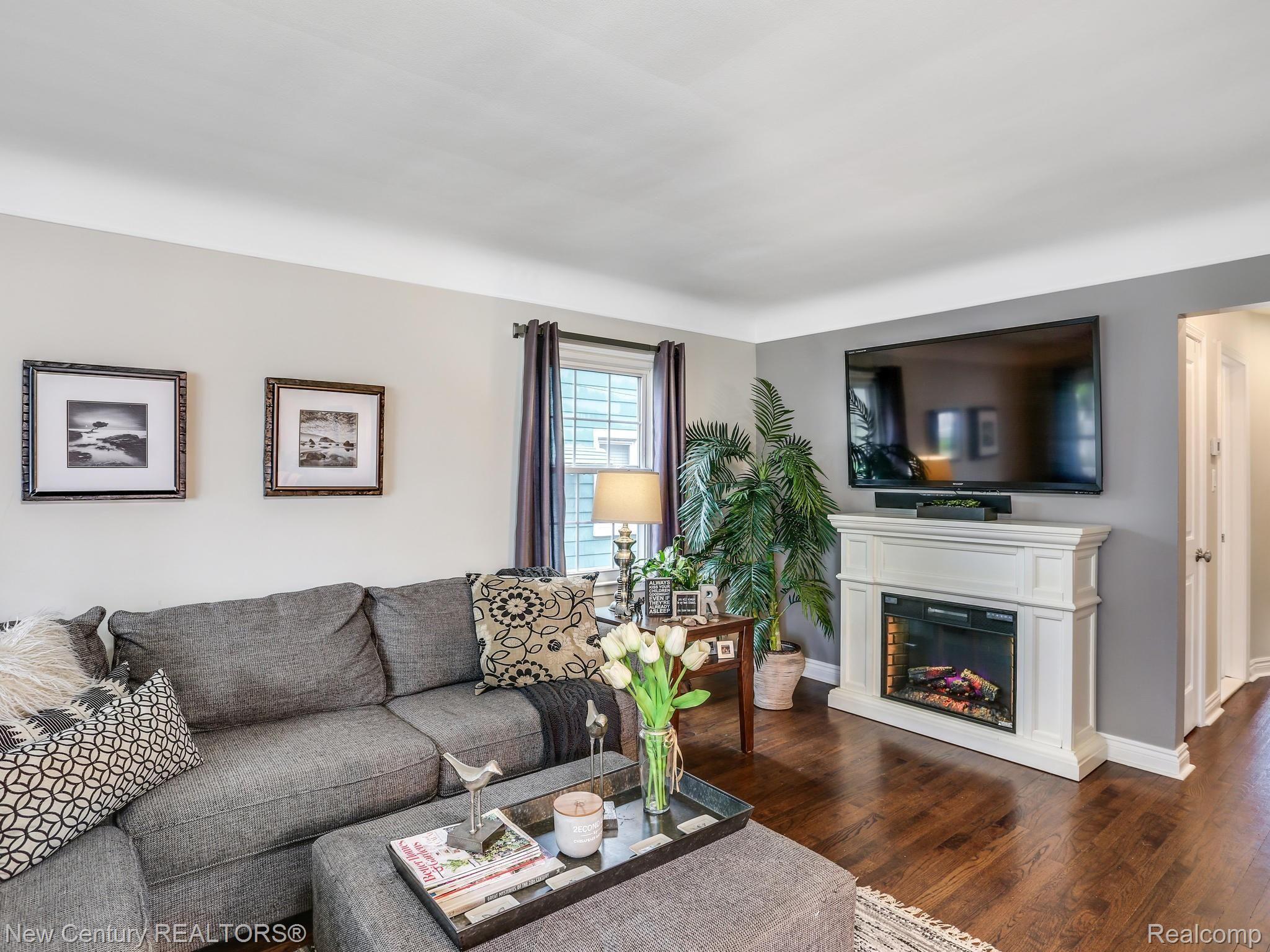 1010 Harvard Road Berkley, MI 48072 - Photo 6 of 28 1010 Harvard Rd Berkley MI-020-020-1010 Harvard Rd Berkley0021-MLS_Size.jpg