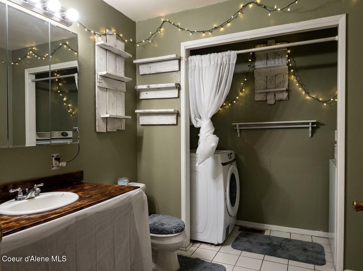 208 Rio Vista Street Osburn, ID 83849 - Photo 20 of 46 Bathroom