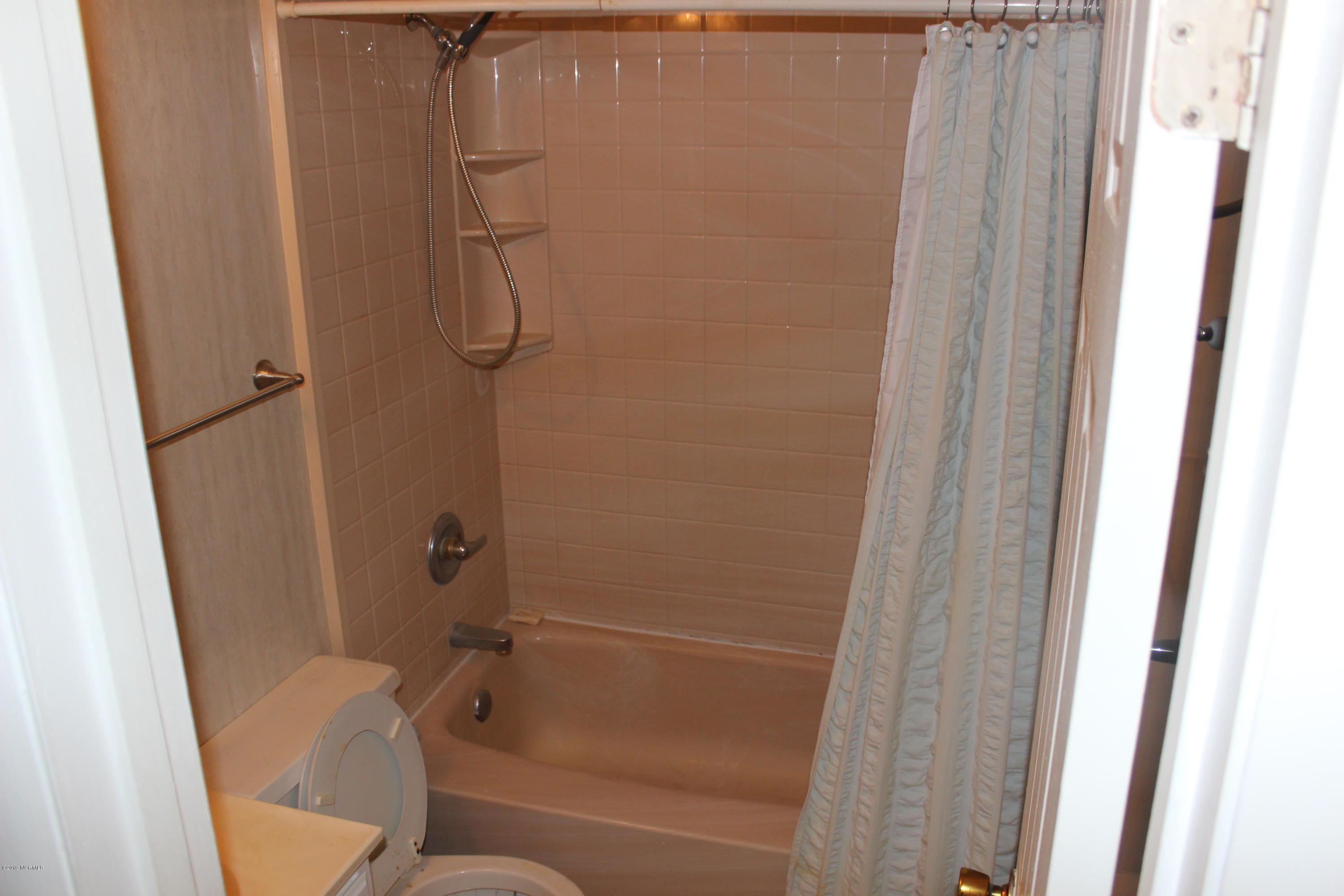 1019 Decatur Road Jacksonville, NC 28540 - Photo 22 of 23 Hall Bath